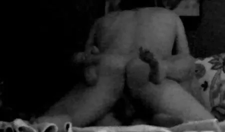 White BBW baise un amant noir dans des videos porno une chambre d'hôtel
