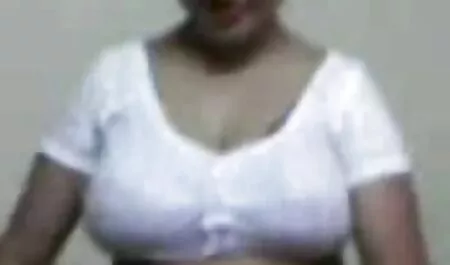 Jeune femme xx video porno gratuit asiatique à la chatte rasée