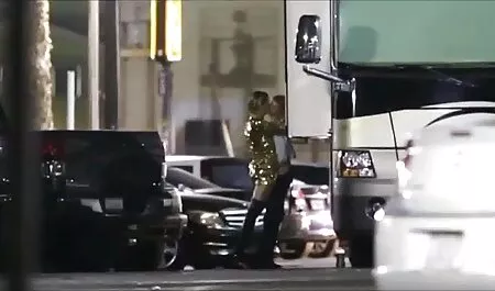 Katin Kozy baise un gode en or extrait de vidéo porno gratuit