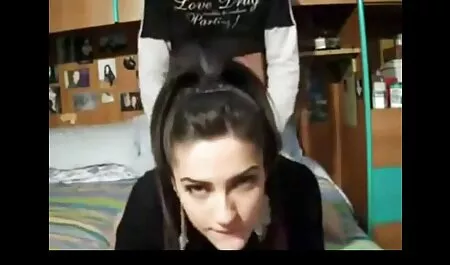 La videos x gratuite mignonne Sasha se fait prendre en sandwich par deux détectives qui avalent!
