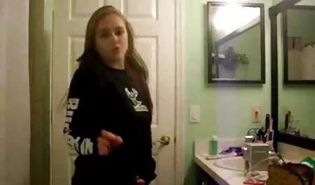 Alexandra Quinn vidéos porno vidéos x suce profondément et baise une bite noire en sueur