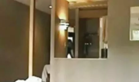 Horny fille se conduit à vidéos x allemande l'orgasme
