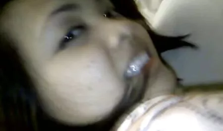 Melonie aux porno avec de gros seins petits seins baisée et faciale